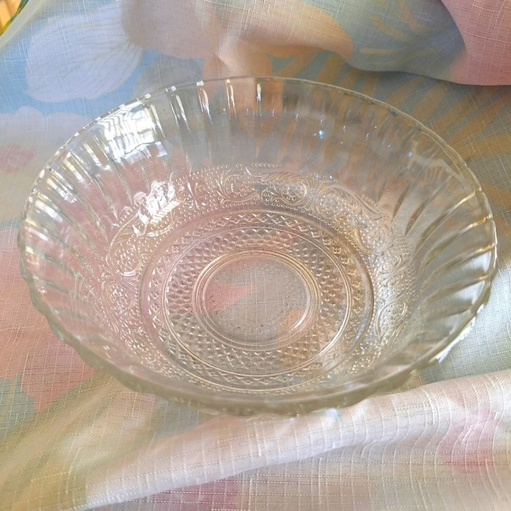 CRYSTAL GLASS FRUIT BOWL